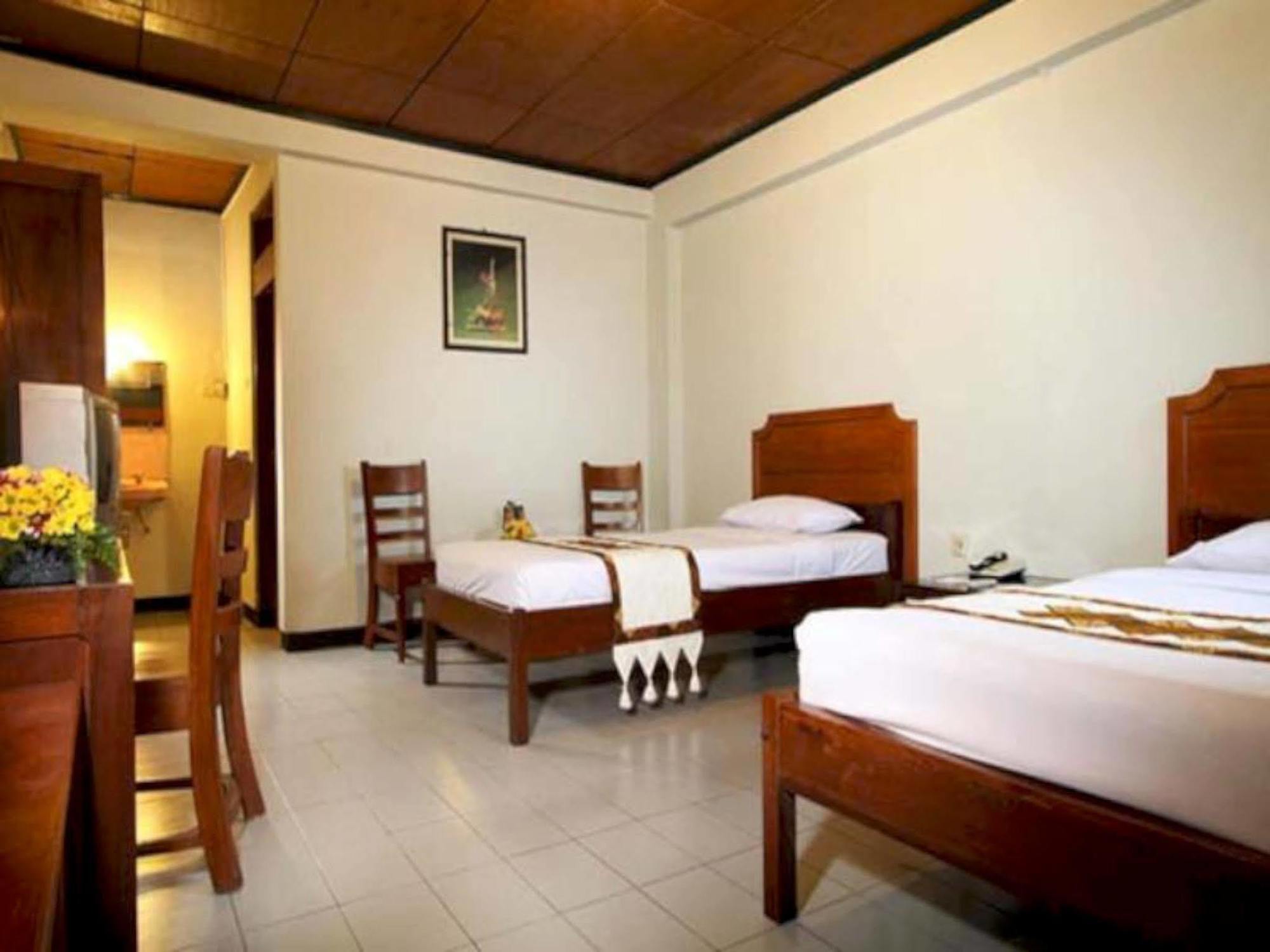 Cakra Kembang Hotel Kejayan Luaran gambar